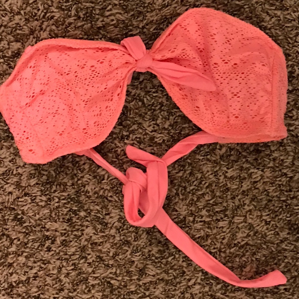 Bikini tops, strapless